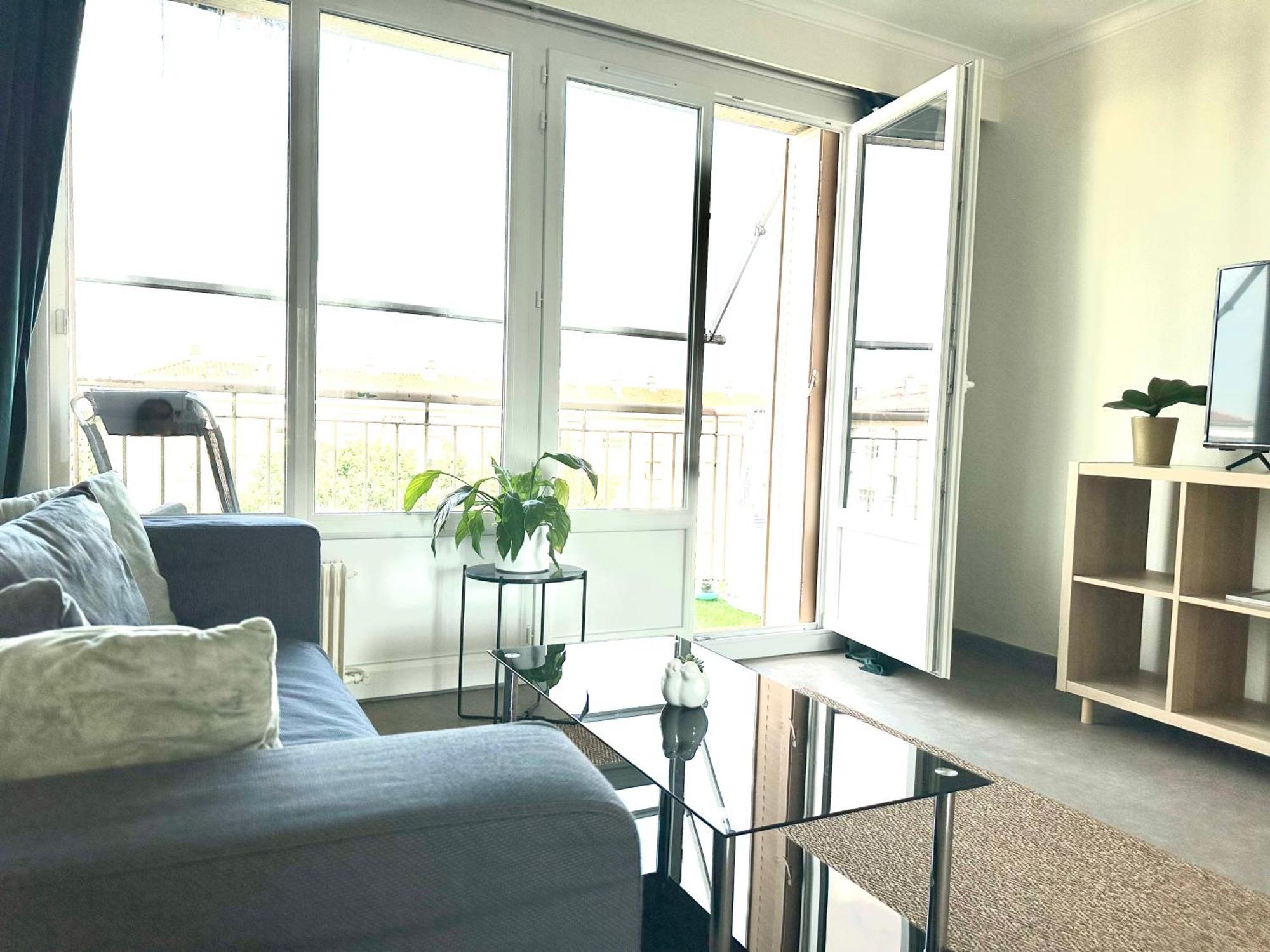 Grand Appartement Bron Centre Proche Eurexpo Et Groupama Exterior foto