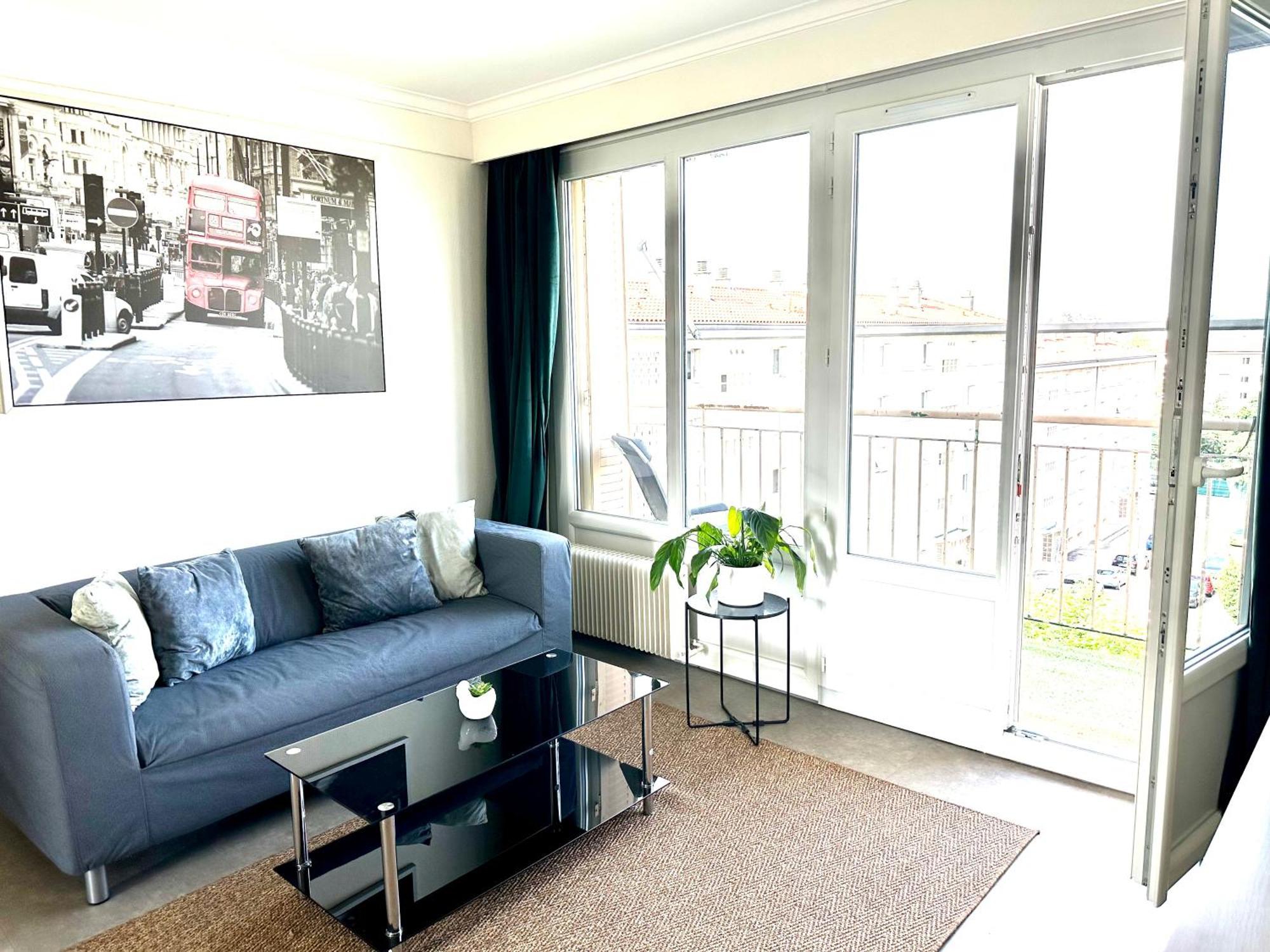 Grand Appartement Bron Centre Proche Eurexpo Et Groupama Exterior foto