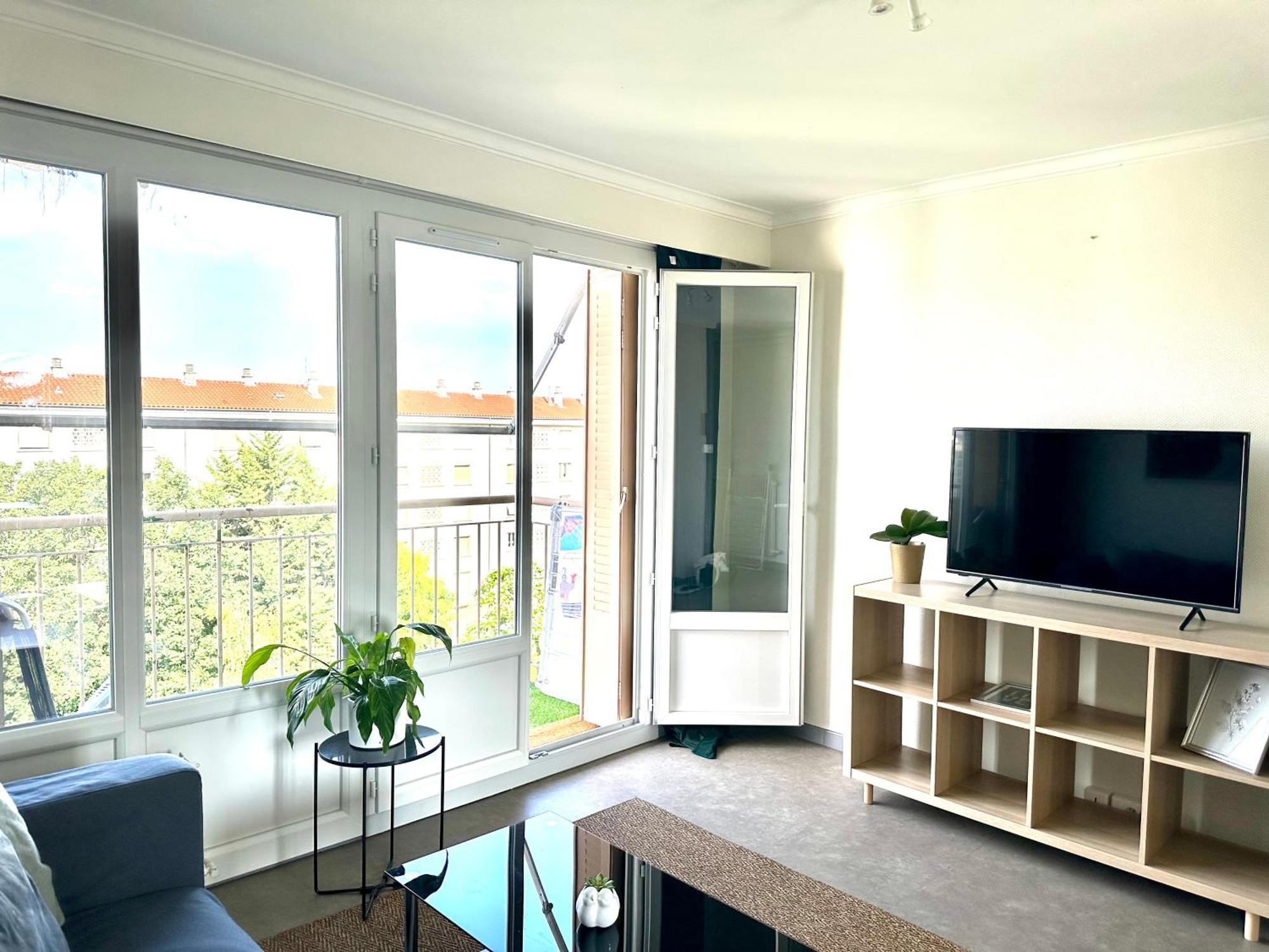 Grand Appartement Bron Centre Proche Eurexpo Et Groupama Exterior foto