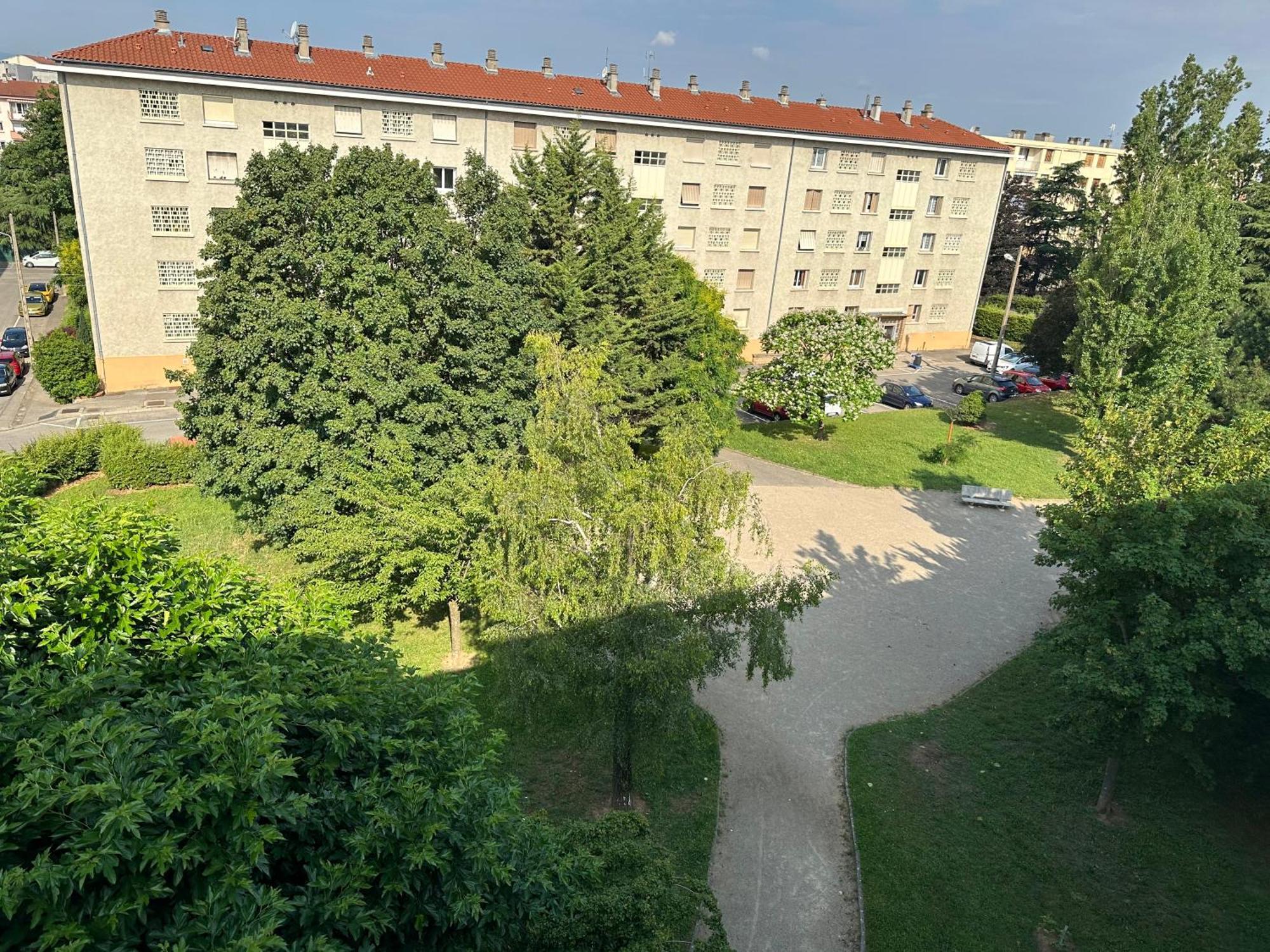 Grand Appartement Bron Centre Proche Eurexpo Et Groupama Exterior foto